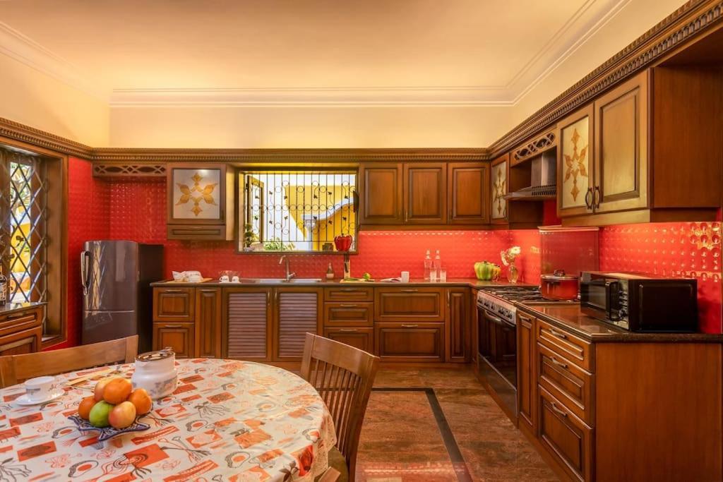 Вилла Casa Amarela - Lux Portuguese 4Bhk In North Goa Альто-Порворим Экстерьер фото